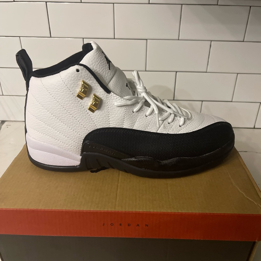 Men’s Jordan Retro 12 Taxi Size 10.